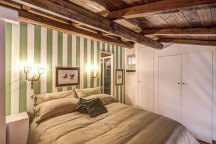Room 9 of 42