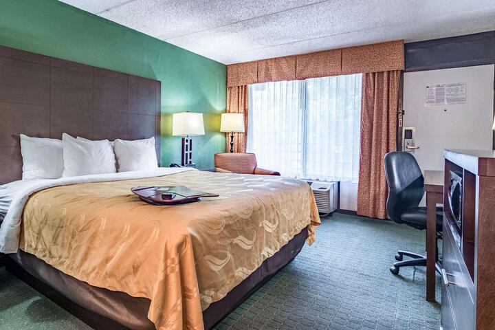 1 King Bed (2 of 8)