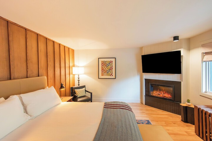 Room 9 of 38