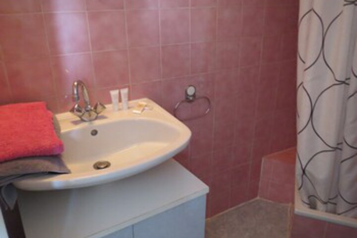 Room 8 of 65