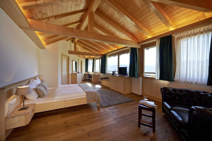 Room 3 of 65