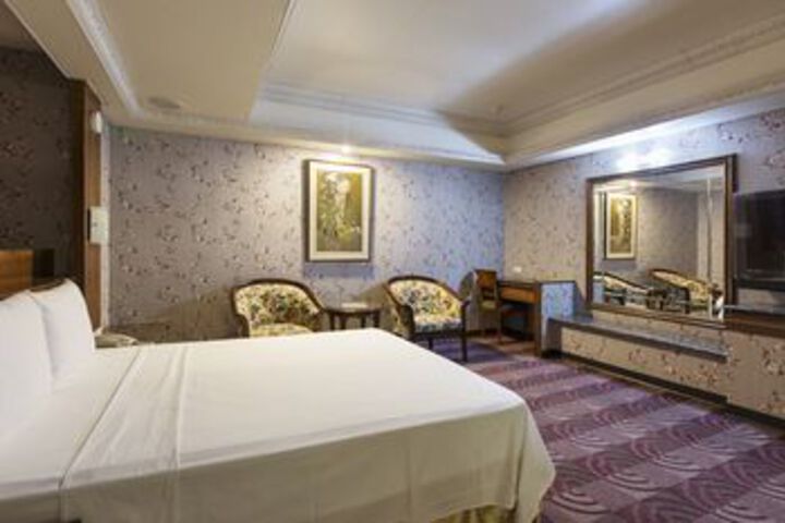 Room 12 of 19