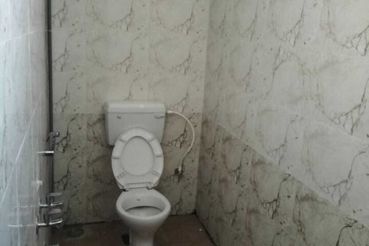 Room 13 of 16