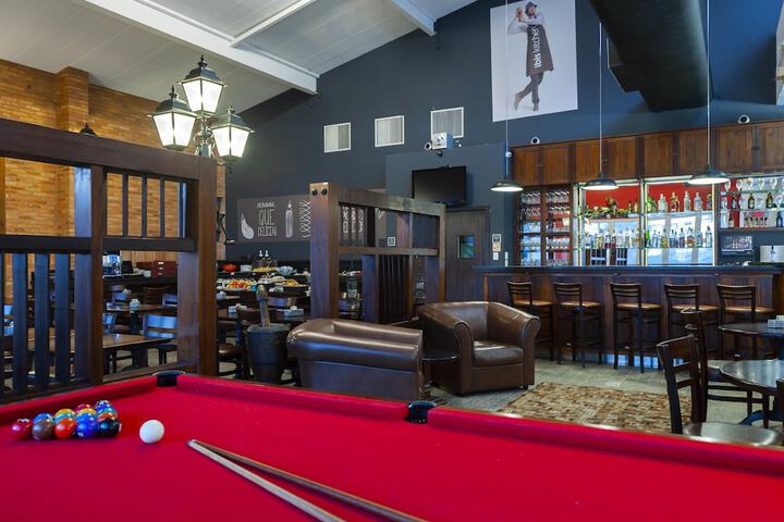 Lounge 54 of 66