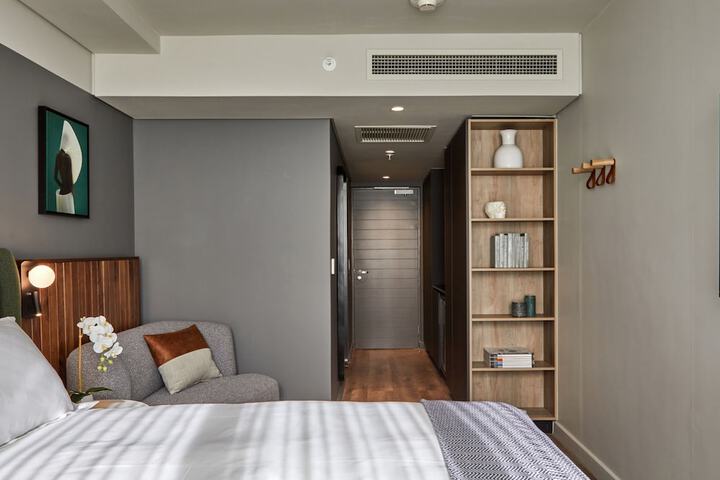 Room 5 of 143