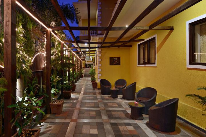 Hotel Exterior 93 of 102