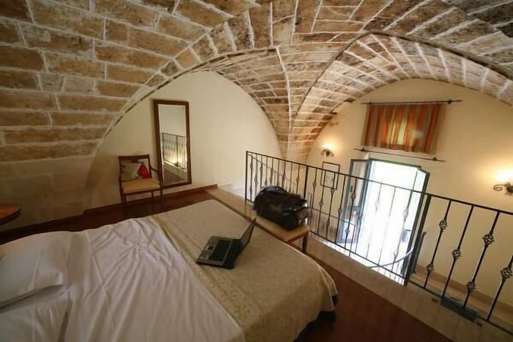 Room 15 of 68