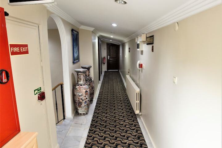 Ballroom/Hall 75 of 85
