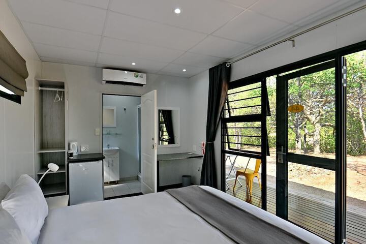 Room 2 of 32