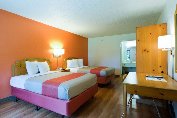 2 Double Beds (11 of 12)