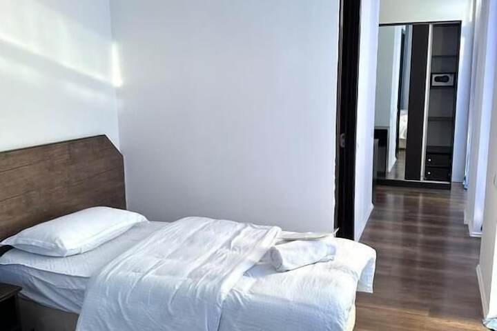Room 4 of 87