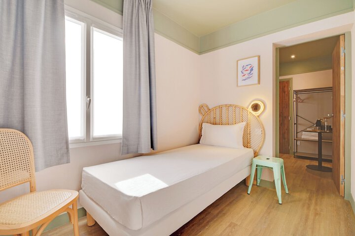 Room 9 of 21