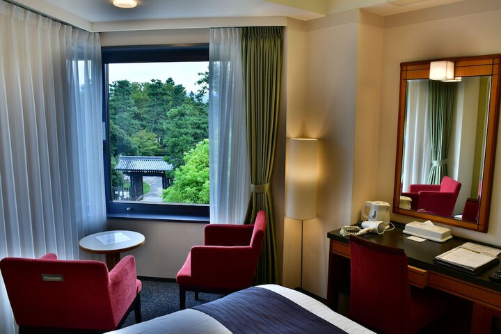 Room 11 of 36