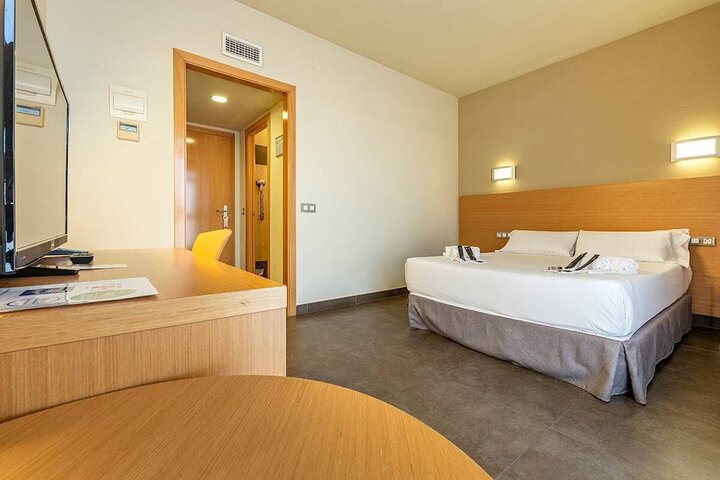 Room 10 of 27