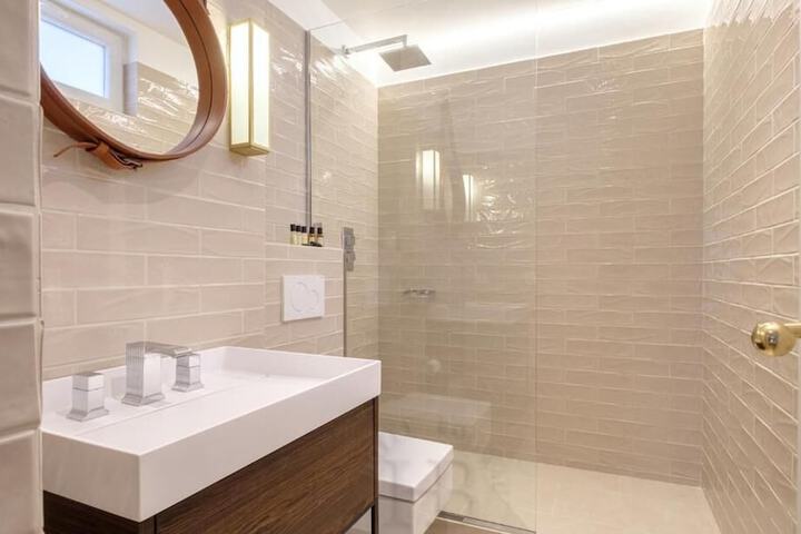 Room 45 of 62