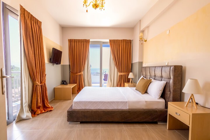 Room 6 of 35