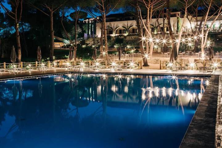 Hotel Pool
