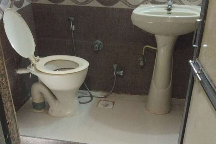 Room 8 of 11