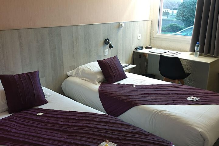 Room 11 of 40