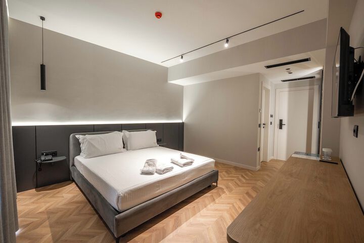 Room 42 of 117