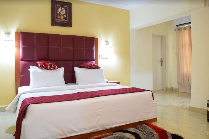 Room 6 of 25