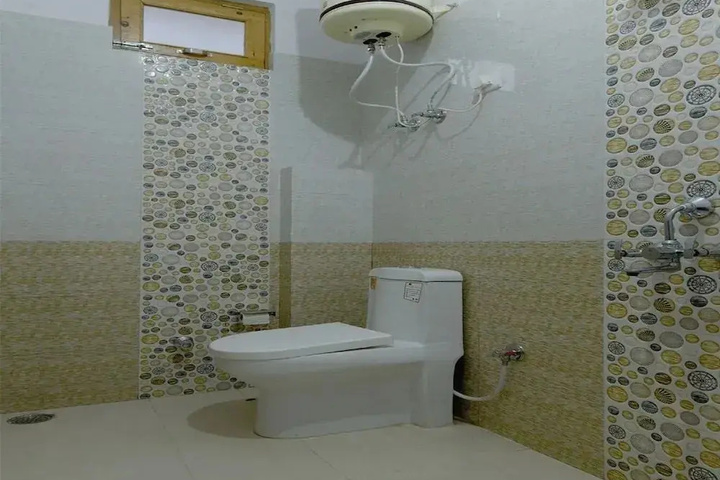 Room 6 of 9