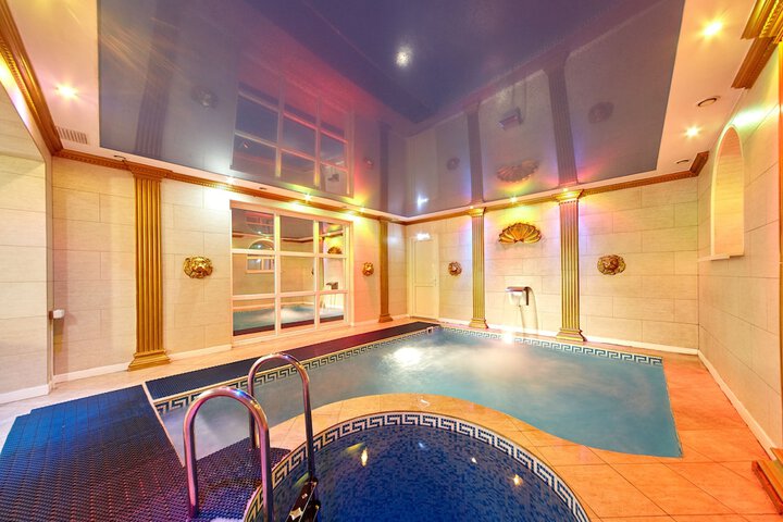 Hotel Pool