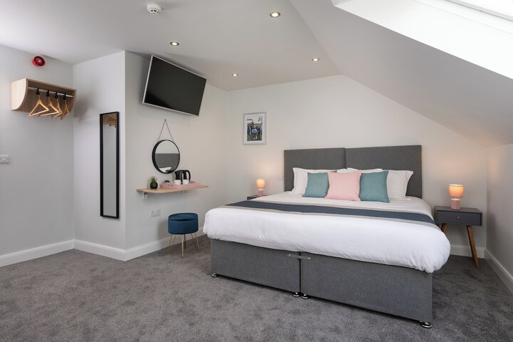 Room 9 of 35