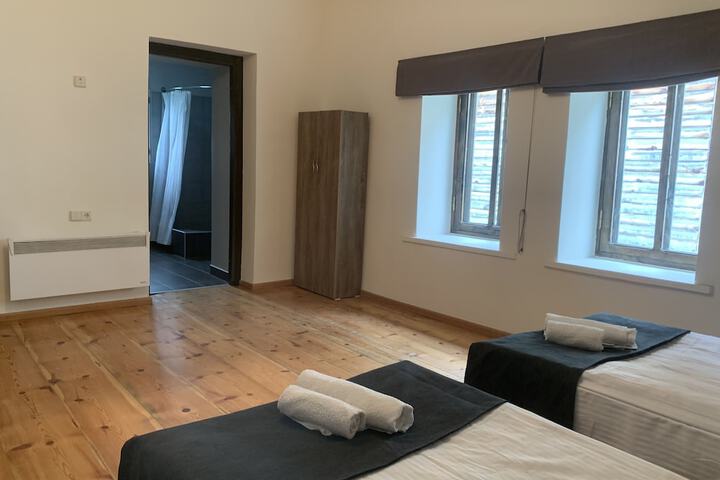 Room 10 of 36