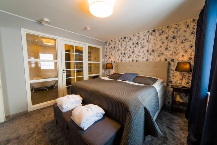 Room 10 of 49