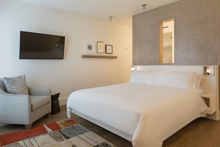 Room 15 of 114