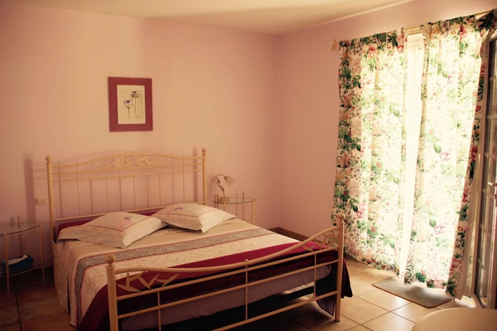 Room 4 of 12