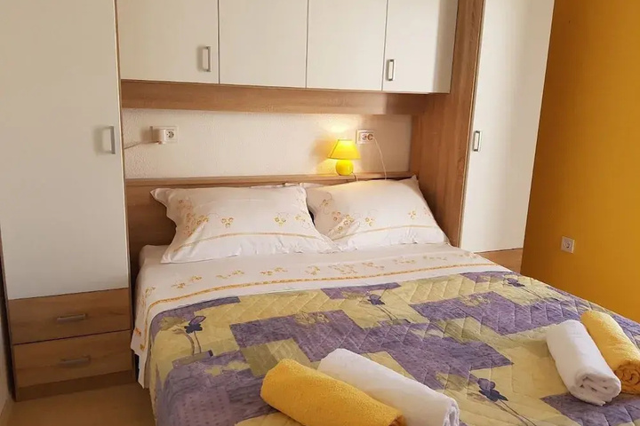 Room 2 of 10