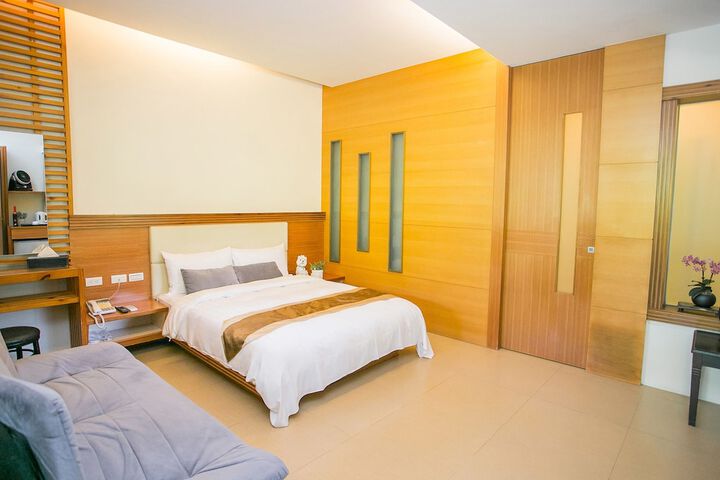 Room 6 of 68