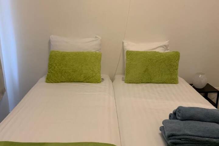 Room 25 of 42