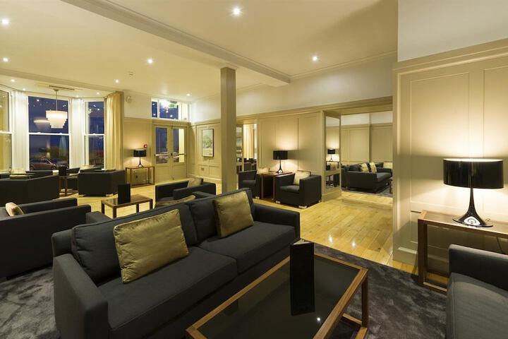 Lounge 66 of 73