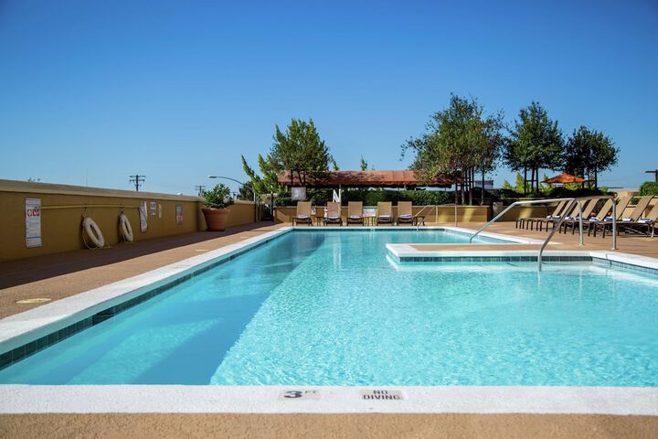 Hotel Pool