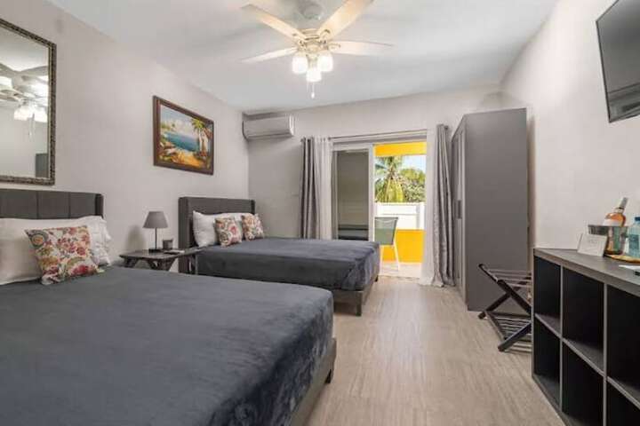 Room 4 of 25