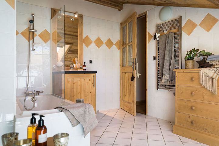 Room 12 of 33