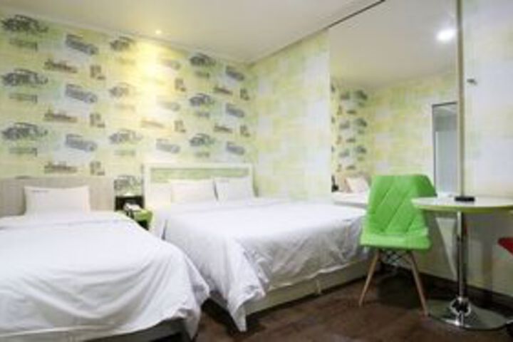 Room 10 of 44