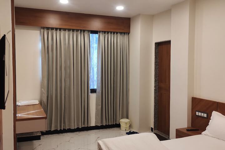 Room 12 of 36