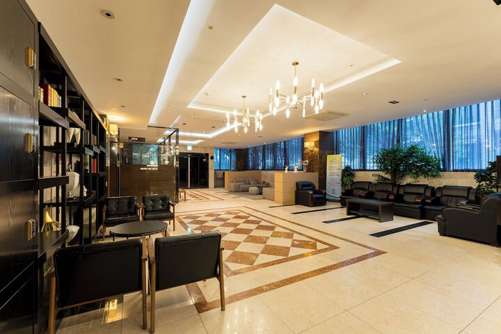 Entrance & Lobby