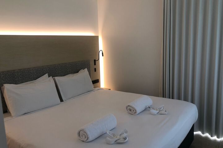 Room 7 of 65