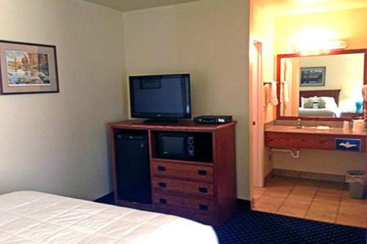 Room 6 of 13