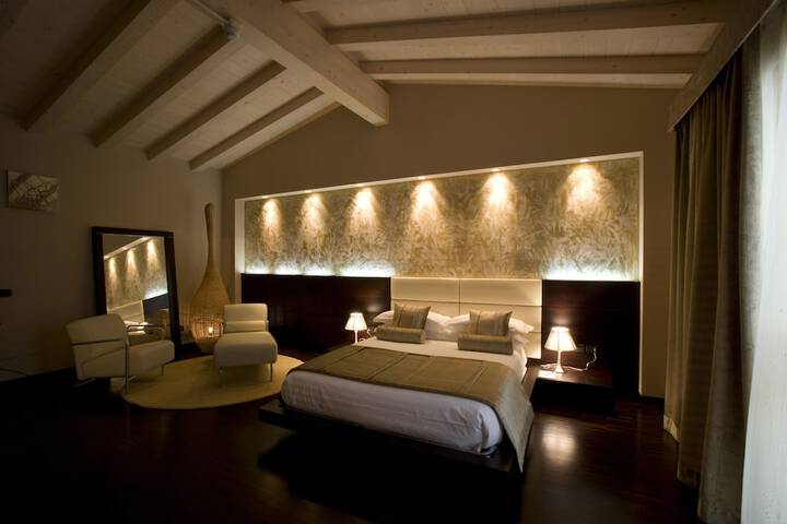Room 11 of 39