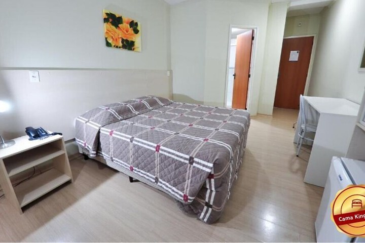 Room 13 of 33