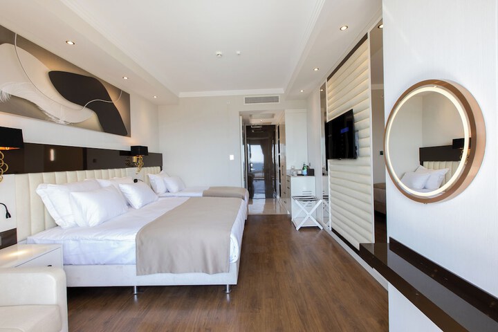 Room 9 of 28