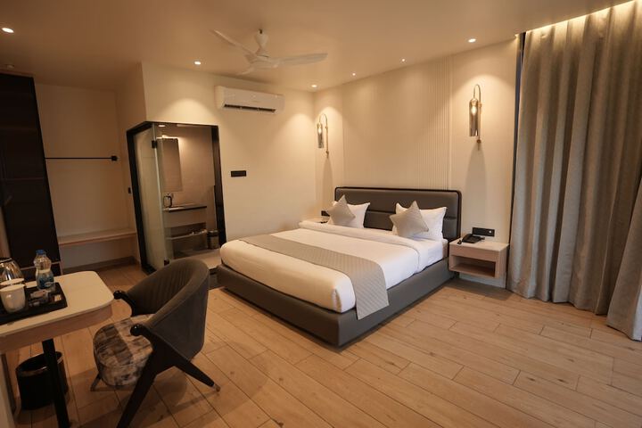 Room 14 of 36