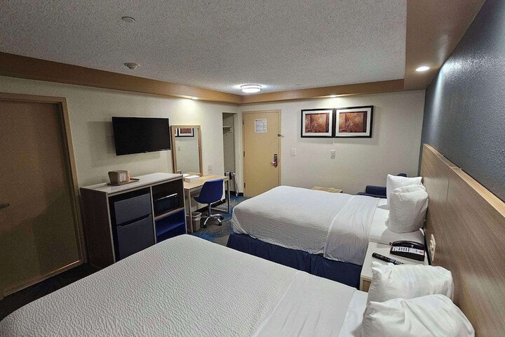 2 Double Beds (5 of 14)