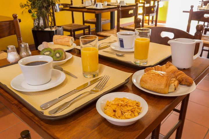 Breakfast/Coffee Service 40 of 46